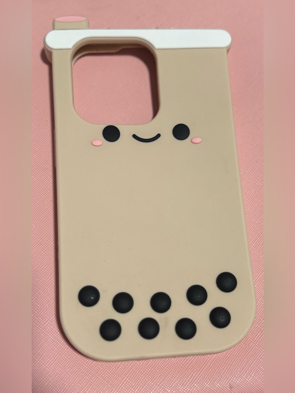 iPhone 13Pro
Cute Beige Silicone Phone Case with Smile Design